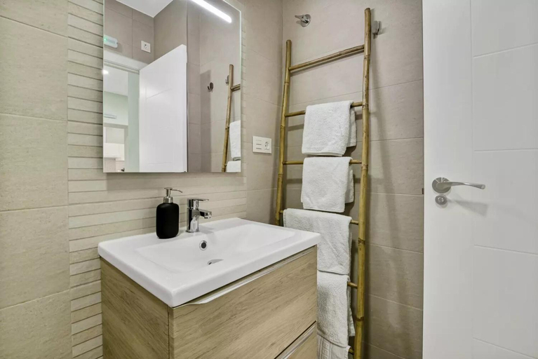 Bathroom 1, Umihouse apartamentos centro Alicante, Alicante