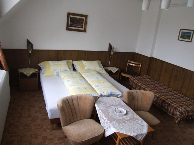 Bedroom 2, Revesz Vendeghaz, Siklósi
