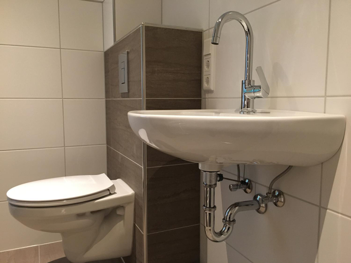 Bathroom 2, Landhaus Hotel Goke, Paderborn