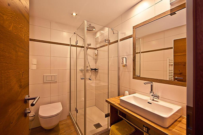Bathroom 4, Landhotel Denggerhof, Schwaz