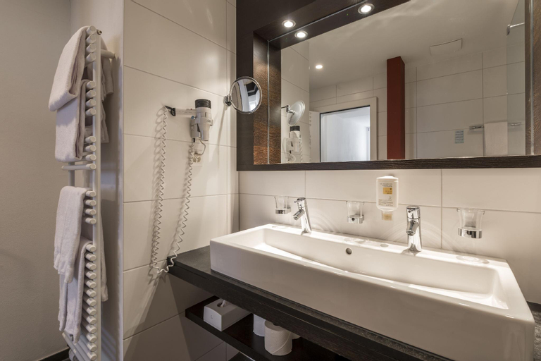 Bathroom 17