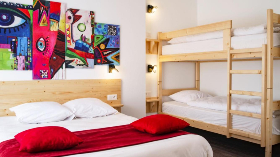 3, hotel le beausejour, Lozère