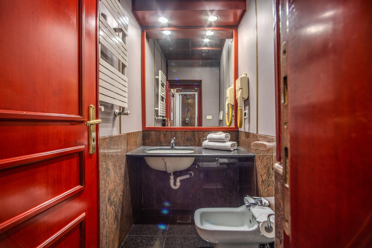 Bathroom 4, TriplyRooms Collection - Roma Termini, Rome