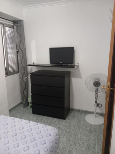 Bedroom 2, habitacion grande en piso compartido con 2 adultos, Valencia
