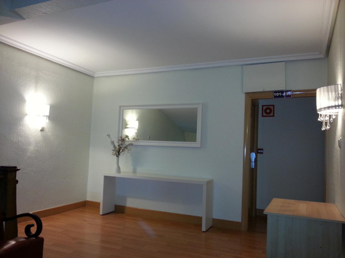 Others 4, Pension Lizaso, Guipúzcoa