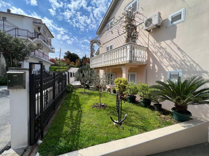 Others 2, Venice Apartments