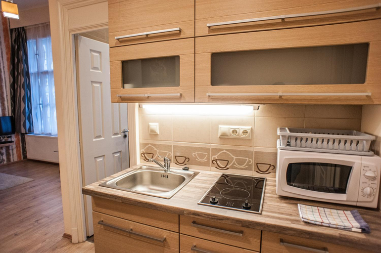 Others 4, All In Apartman, Budapesti