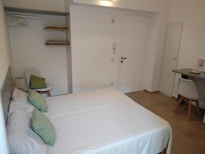 Others 5, B&B Corso Trieste e Trento, Bari