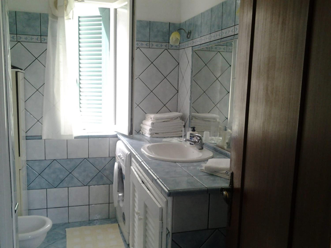 Others 3, PonzaSmeralda Le Forna, Latina
