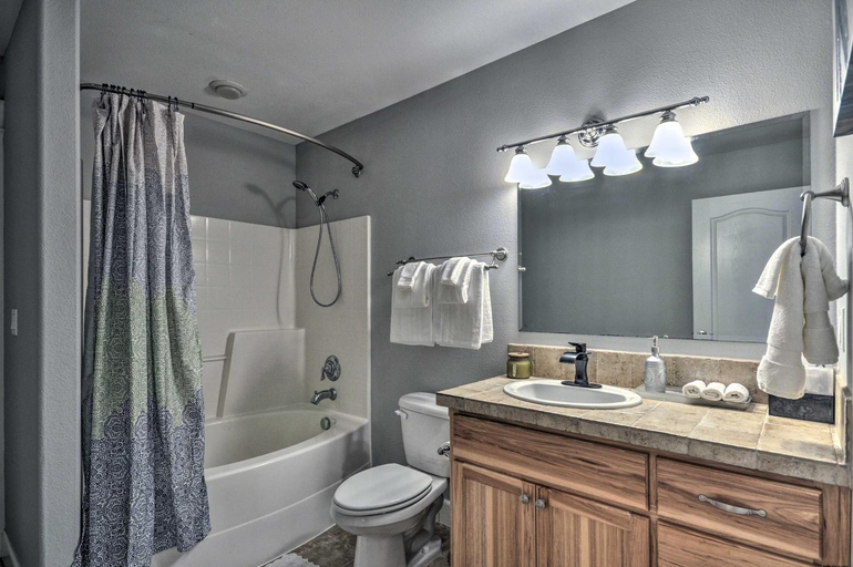 Bathroom 3, Chic Battle Ground Apartment ~ 18 Mi to Vancouver!, Clark