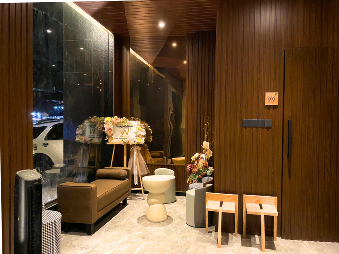 Others 4, The W Avenue, Bandung