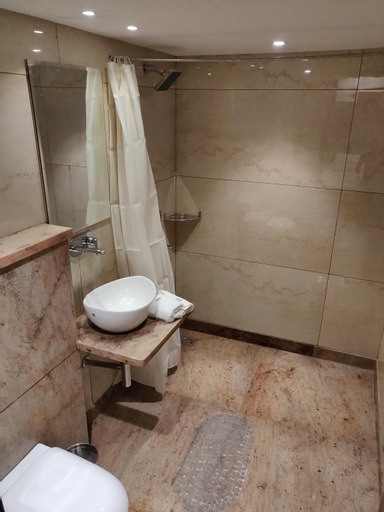 Bathroom 7