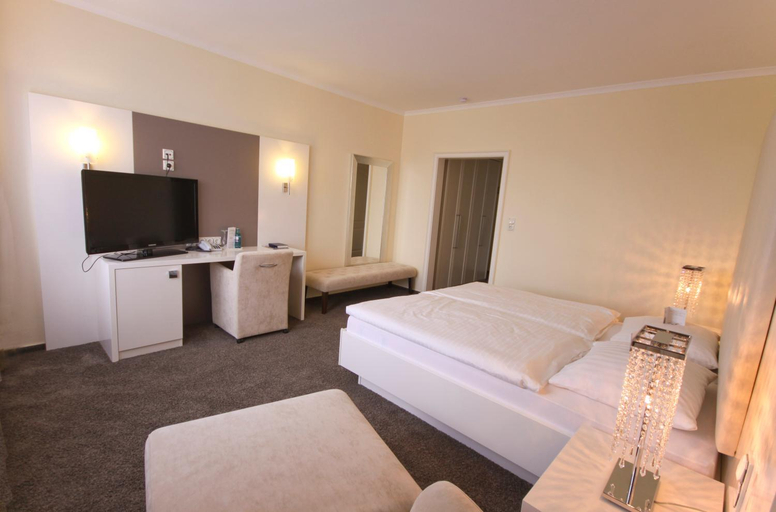 Bedroom 4, Hotel-Restaurant Zur Krone, Limburg-Weilburg