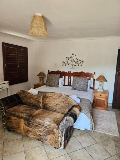 Bedroom 2, Arum Lily Eloff, Nkangala