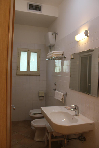 Bathroom, Hotel La Locanda Del Borgo, Roma