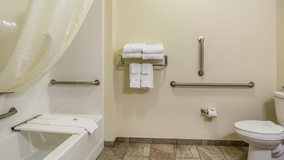 Bathroom 3, Cobblestone Inn & Suites - Cambridge, Furnas