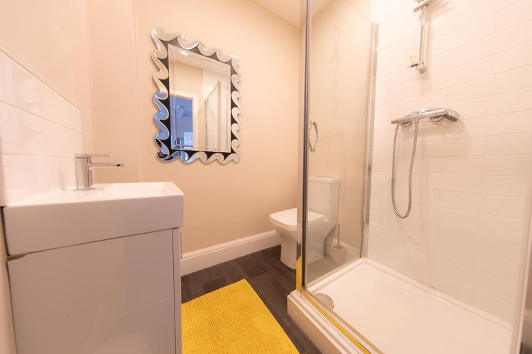 Bathroom 5, Kelvin House, Lancashire