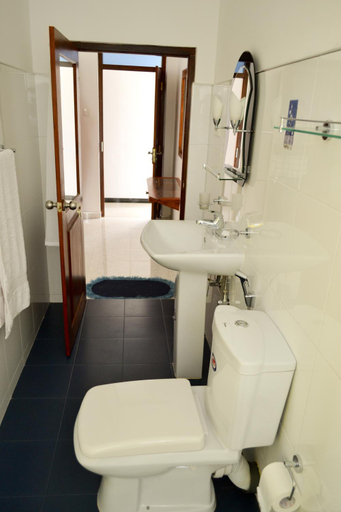Bathroom 4, Di Sicuro Inn, Hikkaduwa