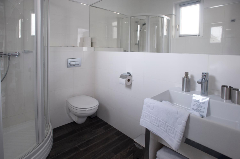 Bathroom 4, Hotel Talizman, Kecskemét