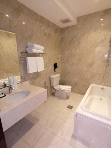Bathroom 5, Golden Dream Hotel