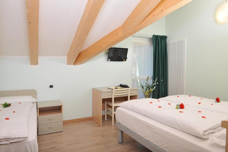 Bedroom 3, Garni Maria, Trento
