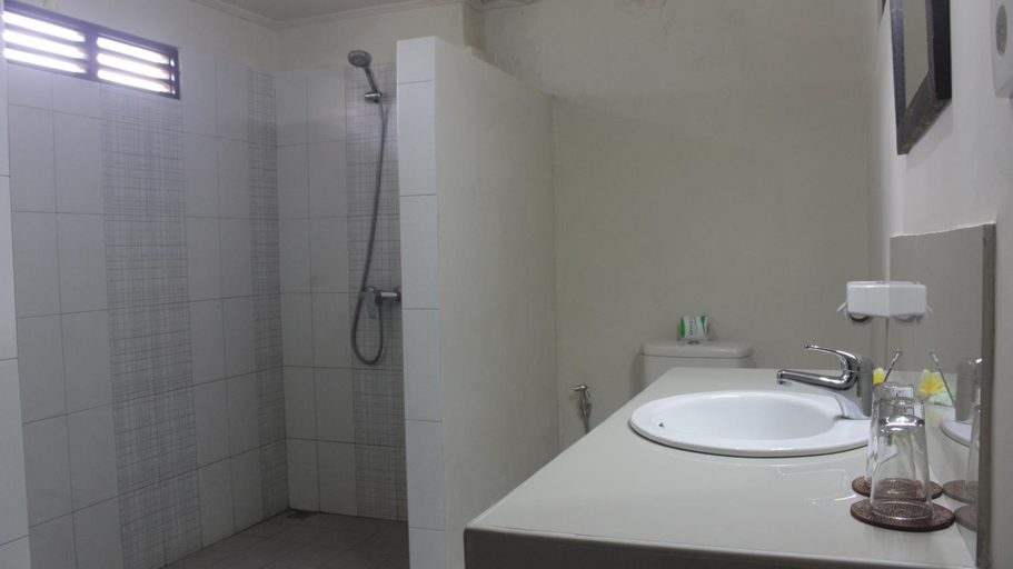 Bathroom 2, Gerhana Sari 2 Bungalows, Gianyar