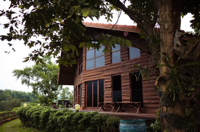 Exterior 14