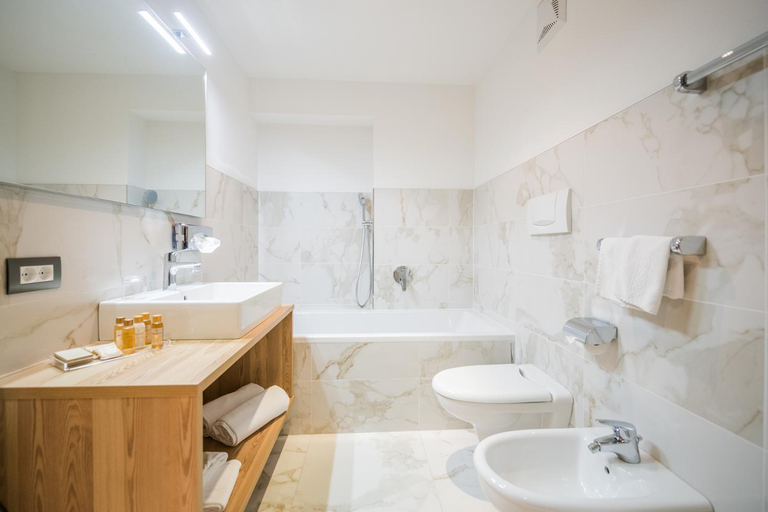 Bathroom 5, Hotel Rodella, Bolzano