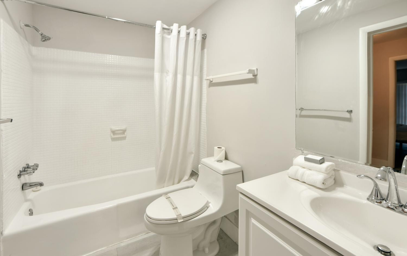 Bathroom 4, Designer River View Apartments, Broward