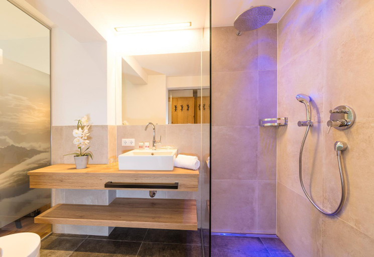 Bathroom 3, Hotel Hubertus, Imst