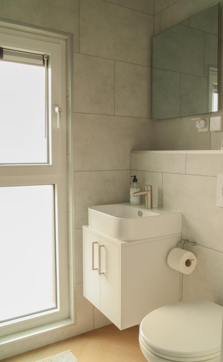 Bathroom 3, Wad & Loft unieke paalwoning vlakbij de Waddenzee, Franekeradeel