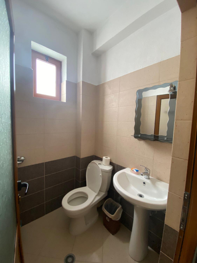 Bathroom 3, Vila Vadeha, Pogradecit
