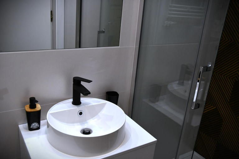 Bathroom 2, M-Keys Apartments Krakow Old Town Kazimierz, Kraków City