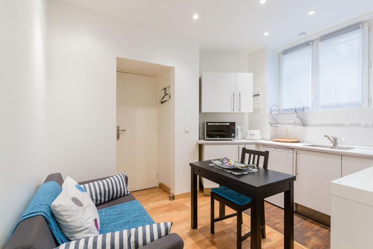 Others 3, Appartement Petits Champs II, Paris