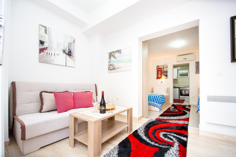 Others 3, Mejic Apartments