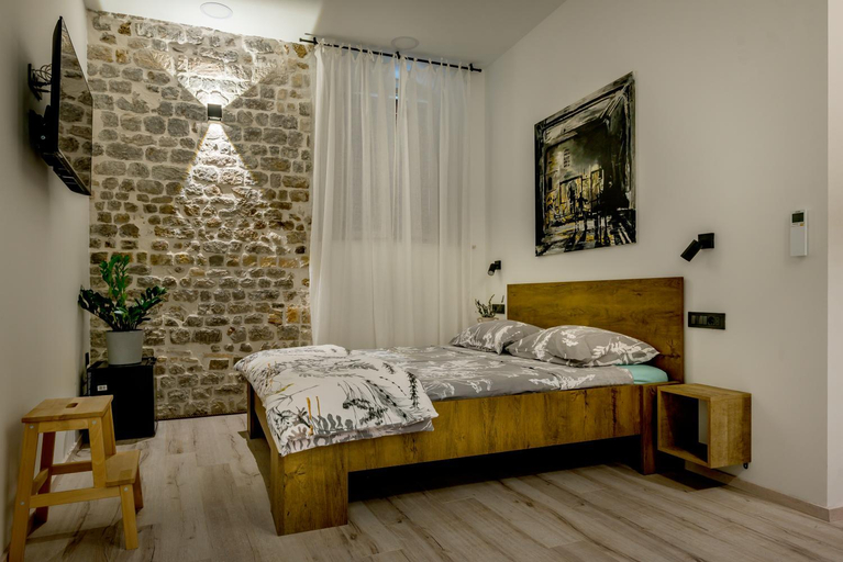 Others 4, House Poletti, Šibenik