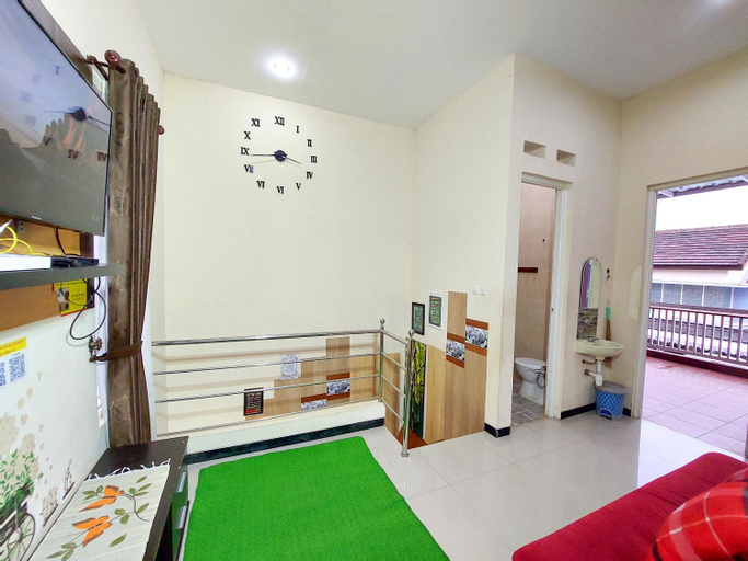 Others 5, Private Pool Villa Kartika Batu w/ 3 Full AC BR, Malang