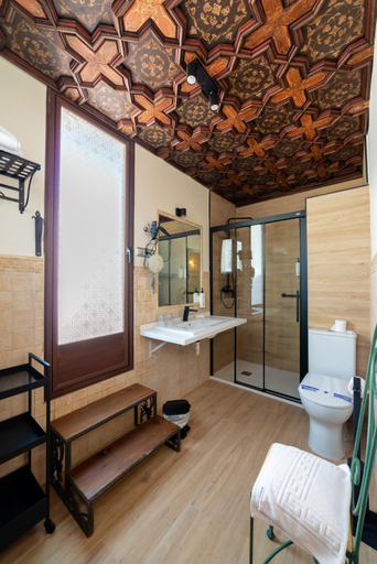 Bathroom 4, Hotel Posada del Toro, Granada