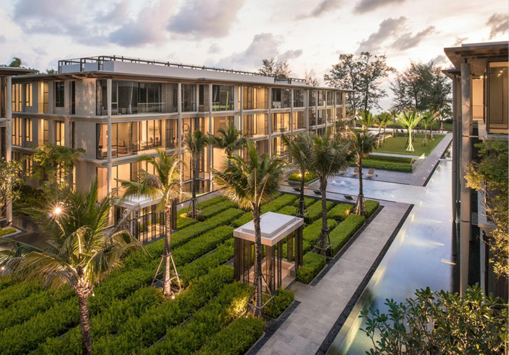 Exterior & Views