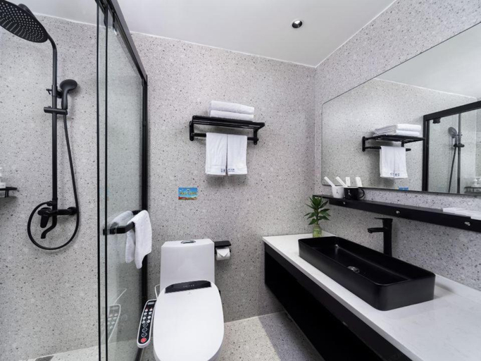 Bathroom 4, Yiwu Holly Hotel, Jinhua