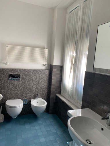 Bathroom 3, 54 ROSSELLI ROOMS, La Spezia