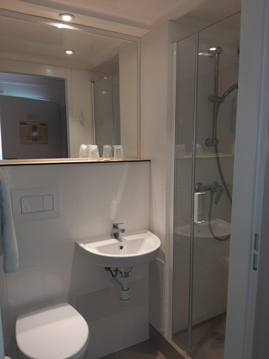 Bathroom 2, Fasthotel Albertville, Savoie
