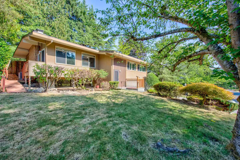 Exterior & Views 2, Stylish & Spacious Retreat in Downtown Bellevue, King