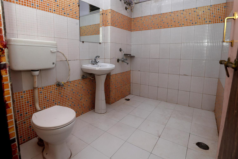 Bathroom 2, Goroomgo Jain Residency Madhya Pradesh, Hoshangabad