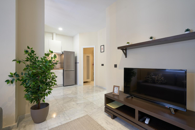 Others 5, Apartamentos Tejares de Triana 16B, Sevilla