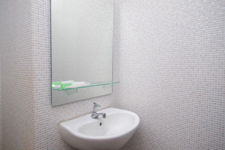 Bathroom 7