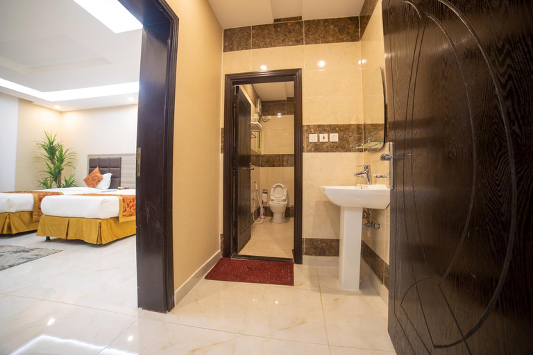 Bathroom 4, First Diamond Served Apartments, Jeddah