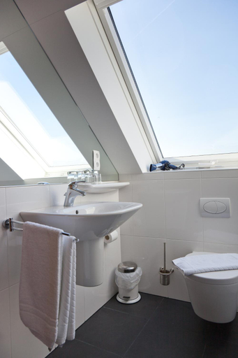 Bathroom 2, Hotel Rubin, Düsseldorf