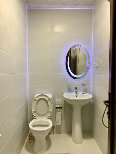 Bathroom 2, Hotel Red Bridge, Tskaltubo