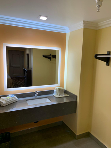 Bathroom 3, Industry Inn & Suites, Los Angeles